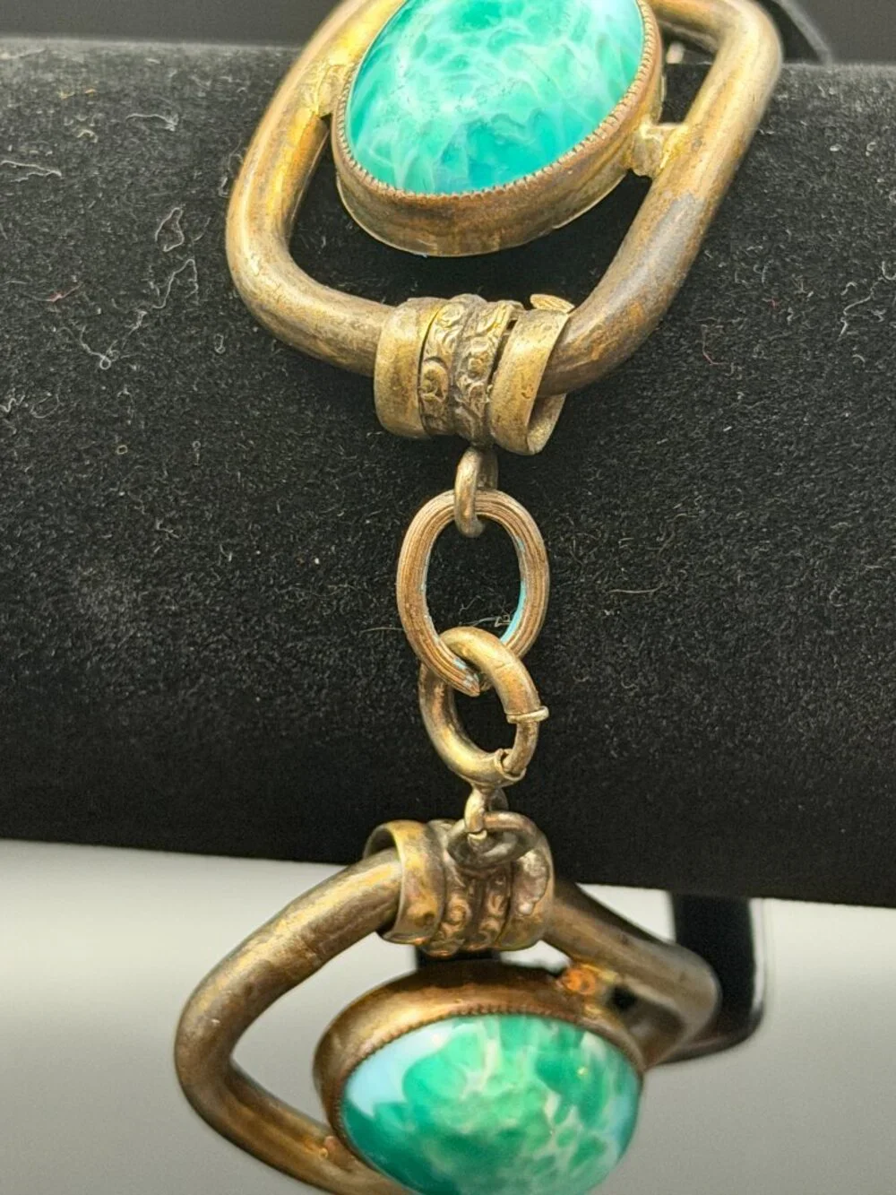 VTG BOHO Victorian Revival brass link bracelet green lucite moon glow stones 8